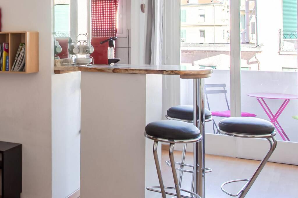 Ferienwohnung Nice Center - Bright Studio Balcony Wifi & Aircon Exterior foto