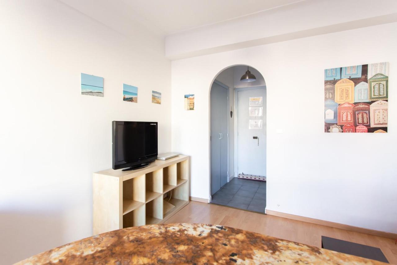 Ferienwohnung Nice Center - Bright Studio Balcony Wifi & Aircon Exterior foto