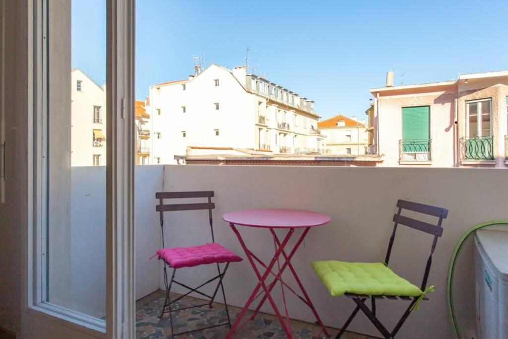 Ferienwohnung Nice Center - Bright Studio Balcony Wifi & Aircon Exterior foto